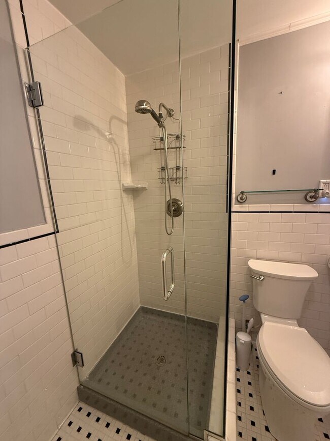 Building Photo - Gorgeous 4 Bed, 3 Bath Haymount Home
