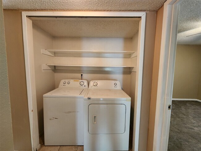 Building Photo - 17331 Red Oak Dr