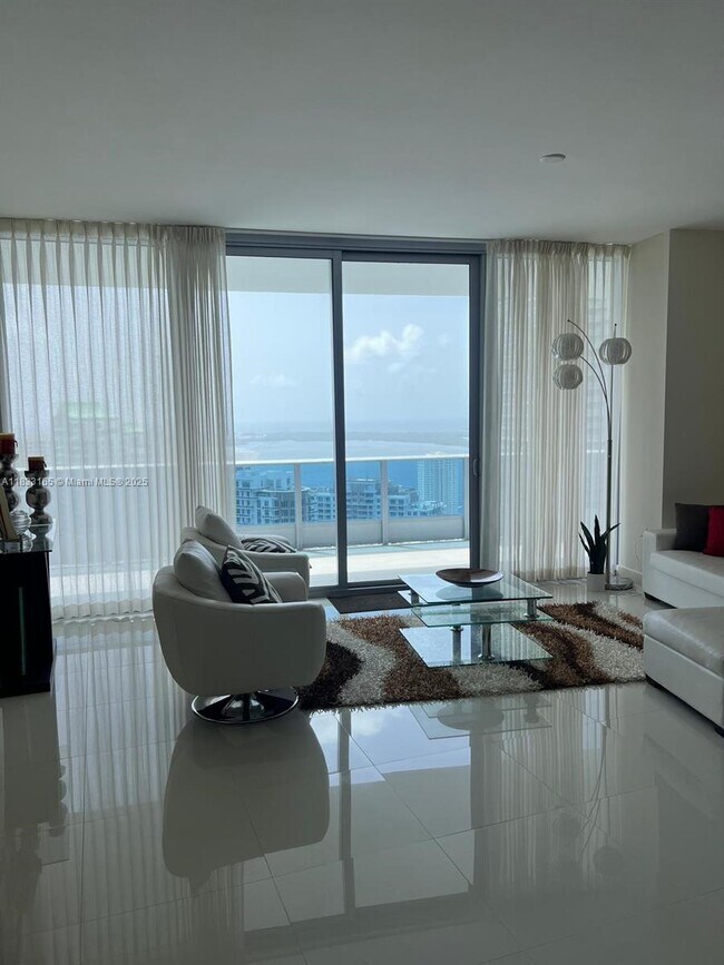 Building Photo - 200 Biscayne Blvd Way