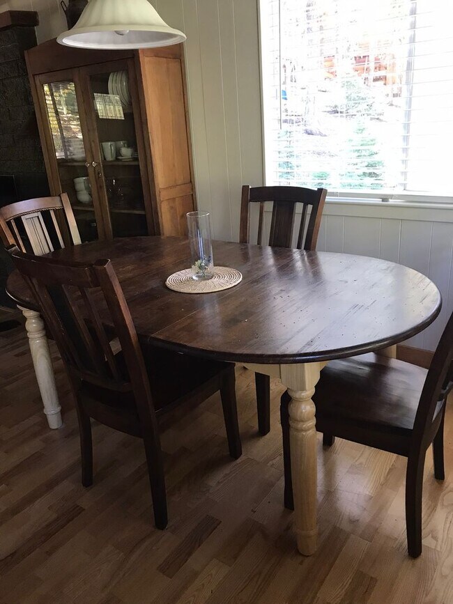 Building Photo - LONG-TERM RENTAL: Excellent Location with Private Beach Access!