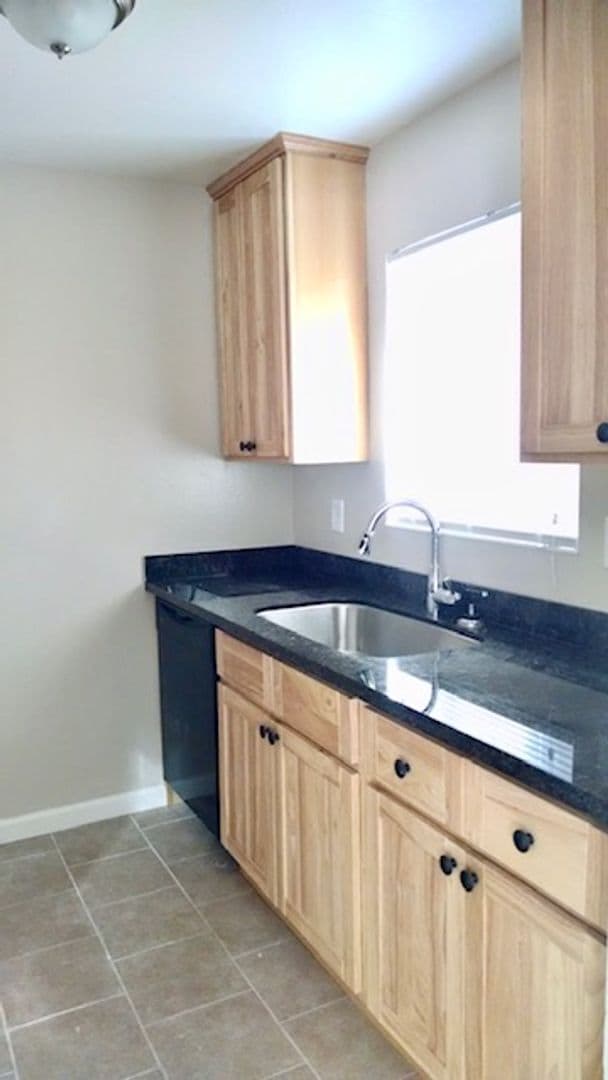 Building Photo - 2 Bedroom 1 Bathroom Condo in Antioch - COMING SOON !!