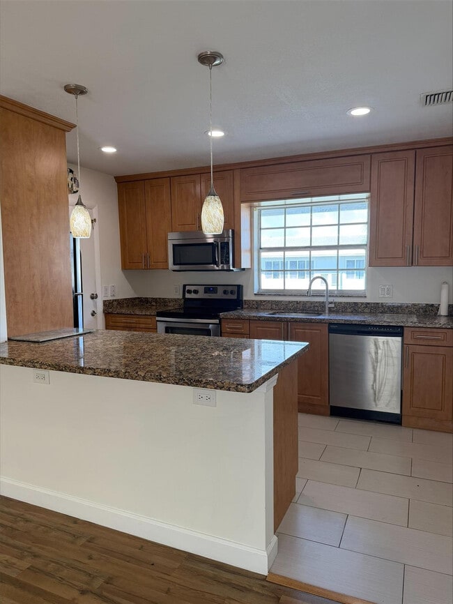 Building Photo - 2017 S Seacrest Blvd