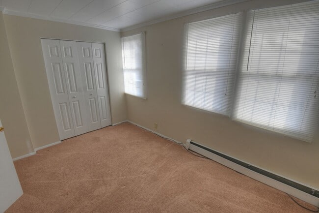Building Photo - 5 Bed /2 Bath Single Family Home for Rent ...