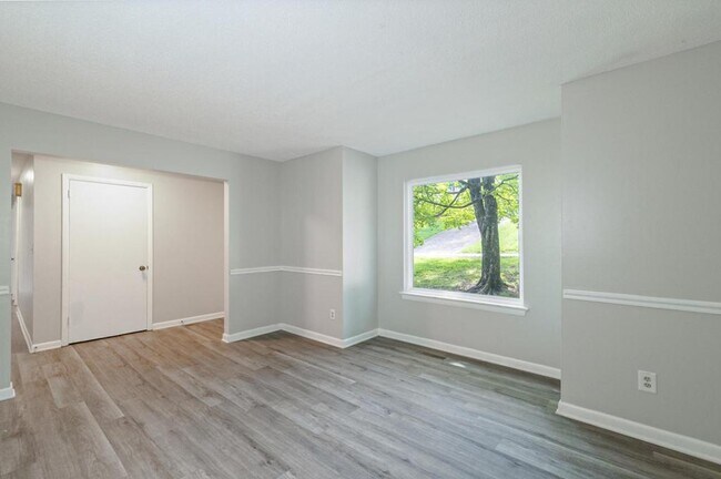 Building Photo - 220 Rolling Ridge Dr