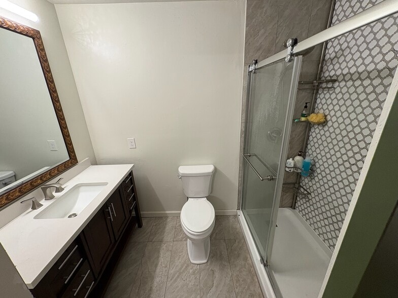 Building Photo - 301 S Lipona Rd