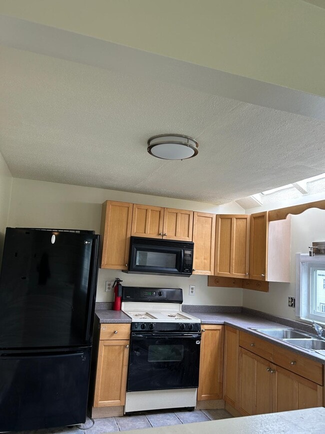 Building Photo - 3160 Camberly Dr