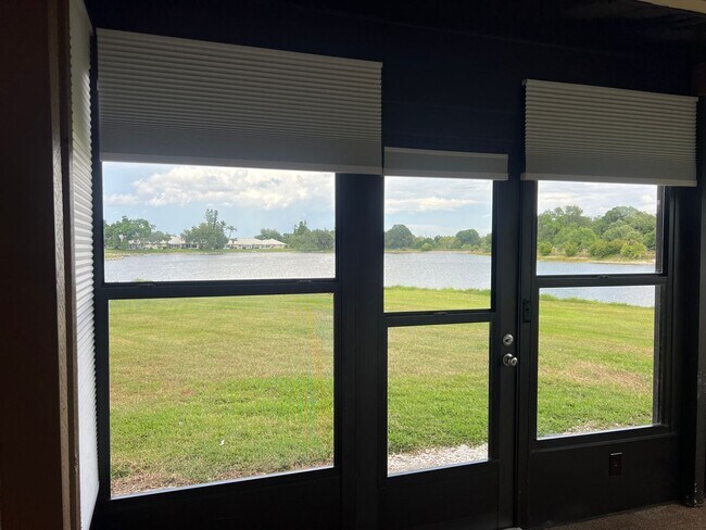 Building Photo - 3018 Sail Pointe Cir