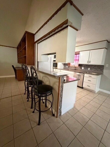 Building Photo - 1507 Sierra Dr