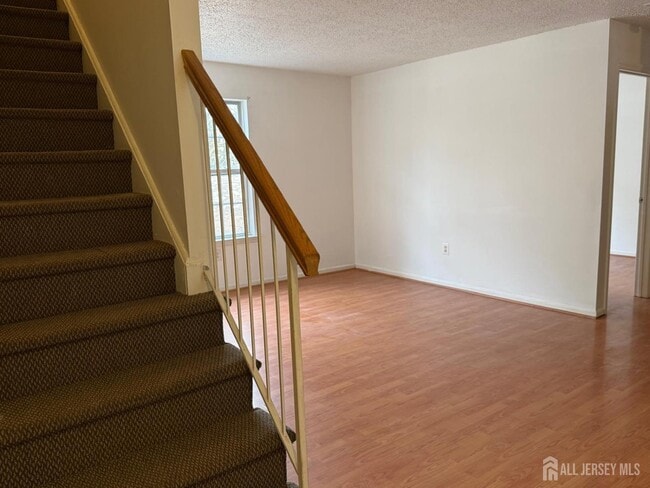 Building Photo - 5 Edinburgh Ct