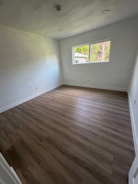 Building Photo - 1315 Ameluxen Ave