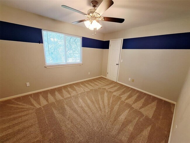 Building Photo - 8513 Portage Cove