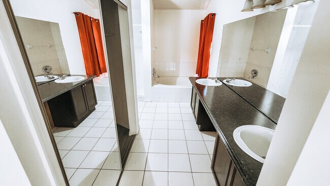 Building Photo - 1521 Barber St