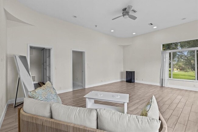 Building Photo - 1520 Jade Ln