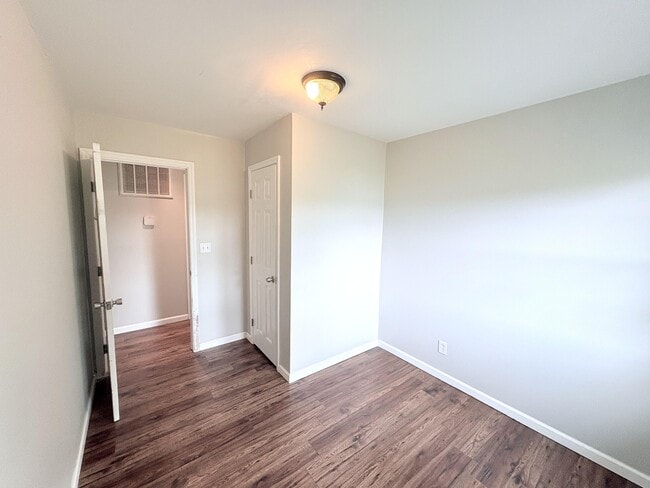 Building Photo - 109 Sheffield Rd