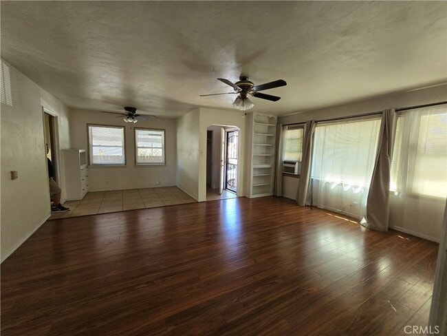 Building Photo - 412 N Cherry Ave