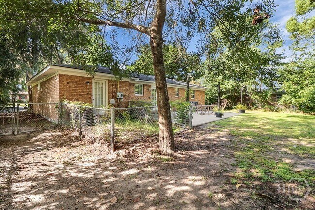 Building Photo - 125 Nassau Dr