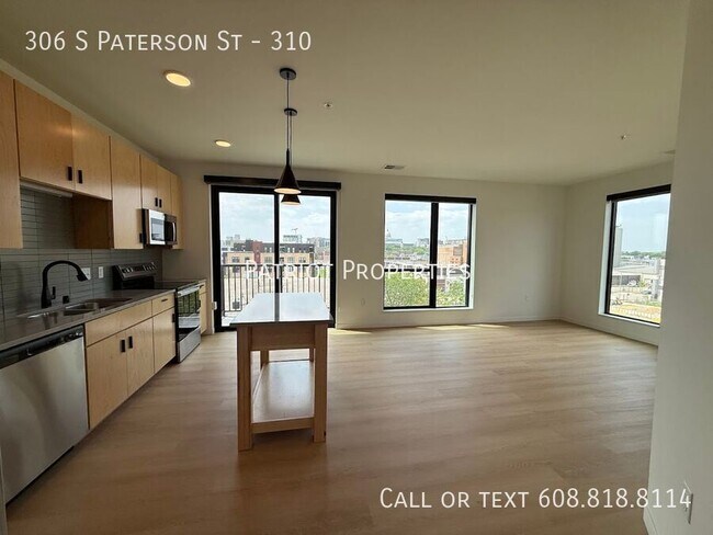 Building Photo - 306 S Paterson St