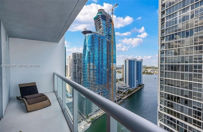 Building Photo - 485 Brickell Ave
