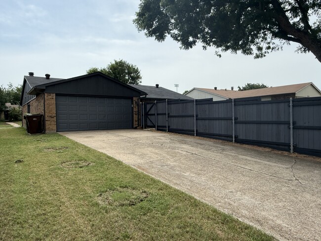 Building Photo - 6405 Tyler Ct