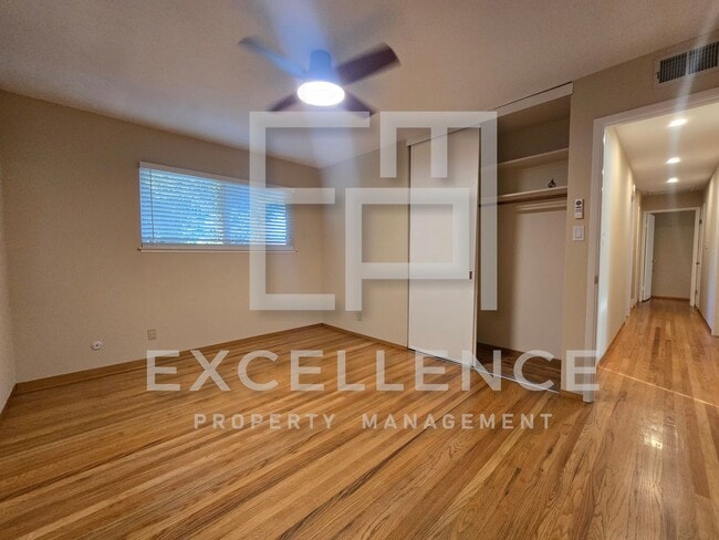 Building Photo - 3087SF 2 Story 5/2.5 House - Community Cabana, Pets Ok, 3 Fireplaces, Beautiful Updated Kitchen