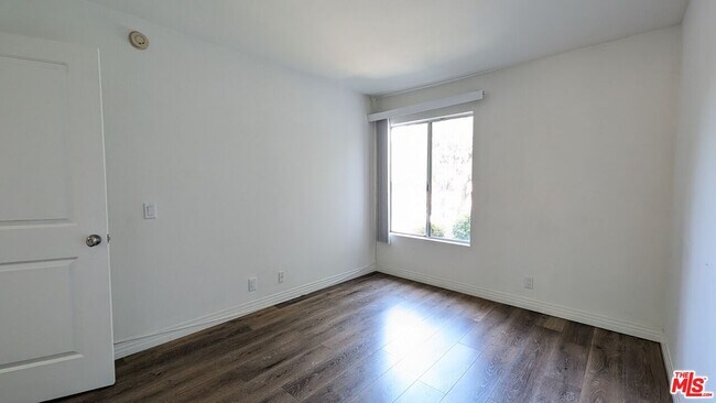 Building Photo - 1696 Palisades Dr