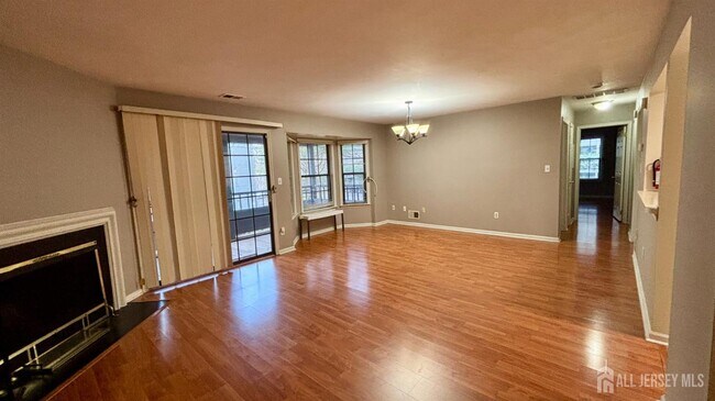 Building Photo - 1107 Woodhaven Dr