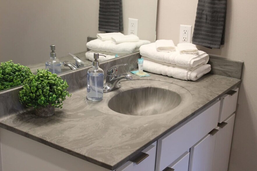 Building Photo - 4415 Lincoln Way