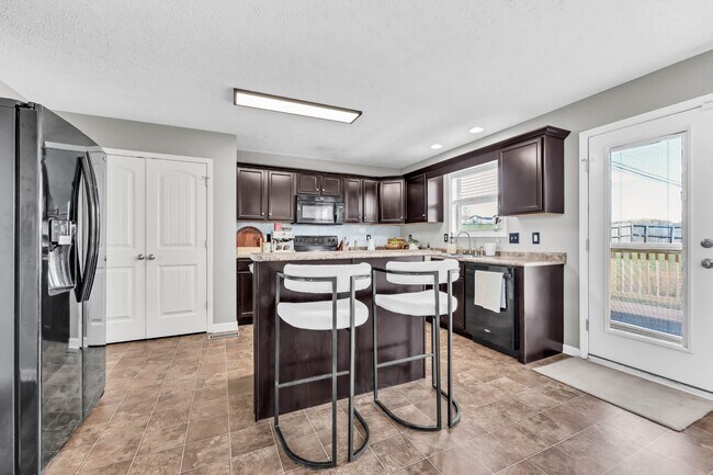 Building Photo - 3460 Oak Creek Dr