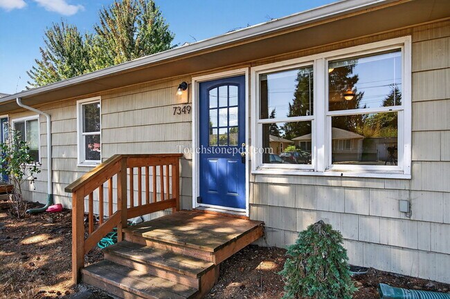 Building Photo - 7349 SE Evergreen St