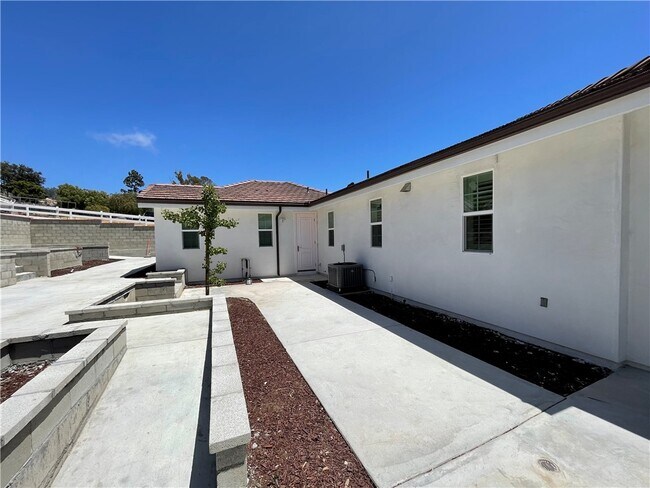 Building Photo - 10 Sweetbay Rd