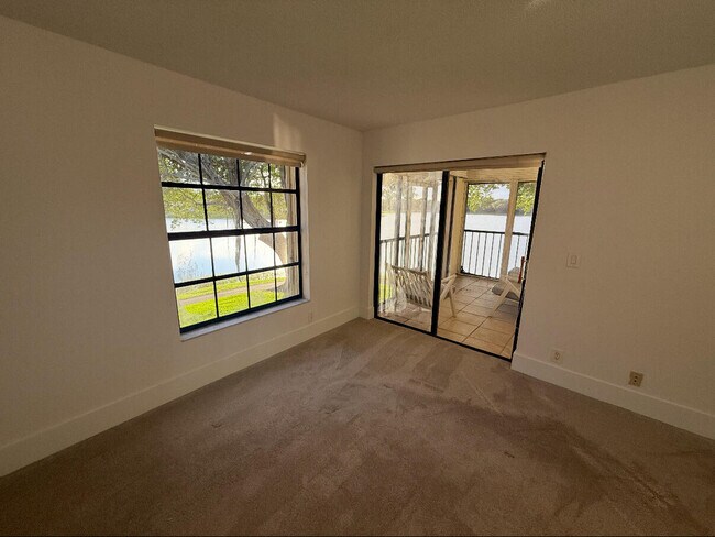 Building Photo - 330 Palmwood Pl