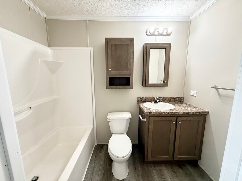 Building Photo - 9356 River Dr