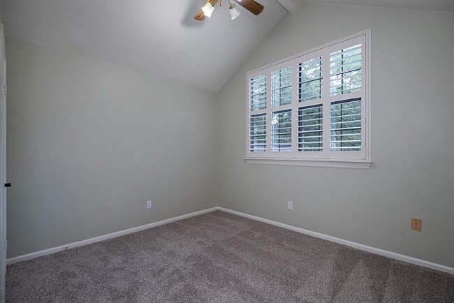 Building Photo - 19 Village Knoll Pl