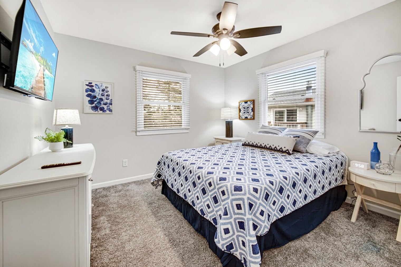 Building Photo - 560 Kathleen Dr