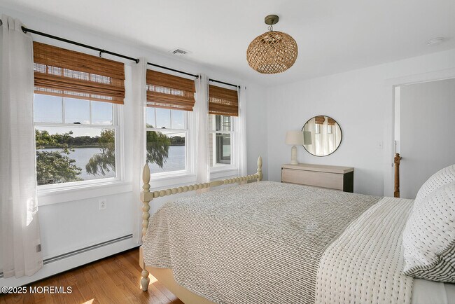 Building Photo - 306 Ocean Rd