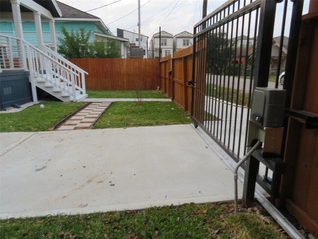 Building Photo - 2712 Bering St