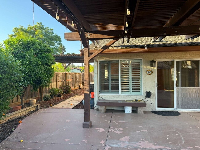 Building Photo - Remodeled Single Family Home