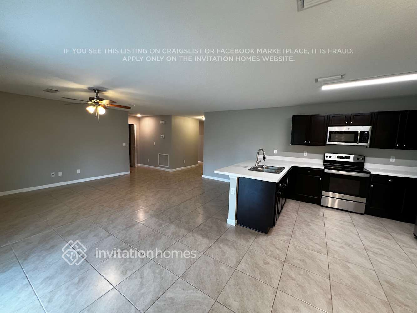 Building Photo - 371 SW Aero Cir