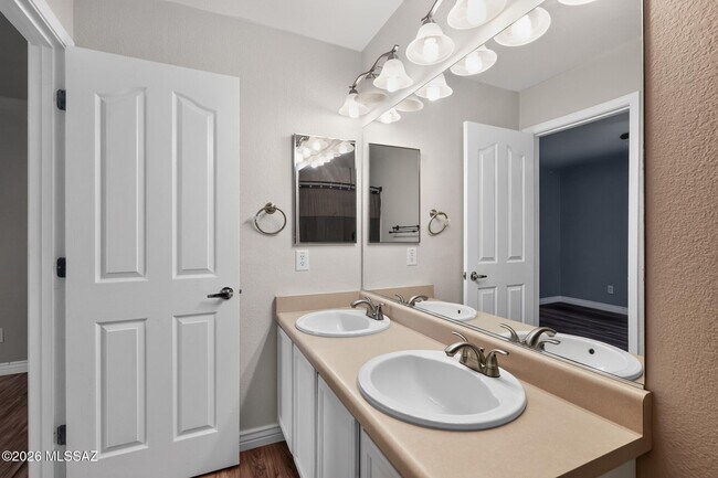 Building Photo - 1337 W Camino Mesa Sonorense