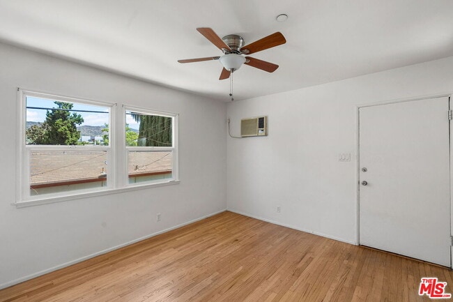 Building Photo - 2233 Laverna Ave