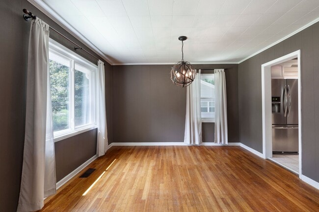 Building Photo - OPEN HOUSE:Spacious 3 beds & 3 Full Baths ...