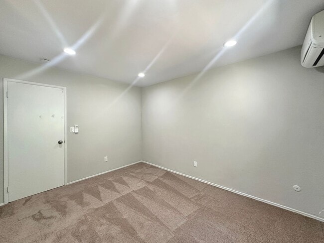 Building Photo - Charming 2BD/1BA Home in San Carlos W/ A/C...