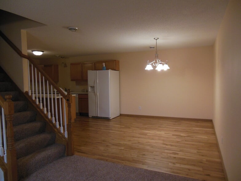 Building Photo - 419 Cedar Pl