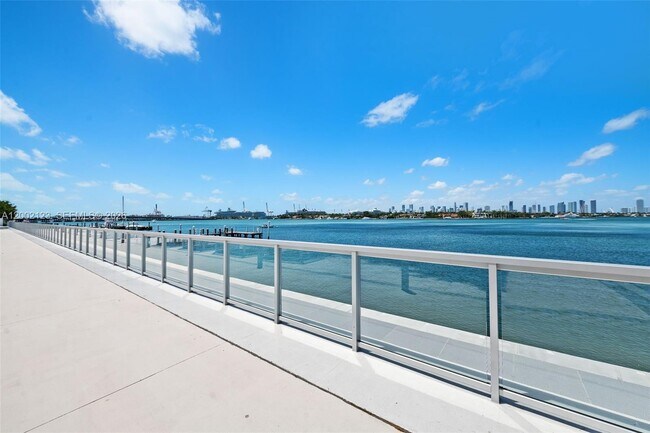 Building Photo - 1000 West Ave