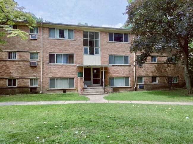 Building Photo - 17282 Bentler #13