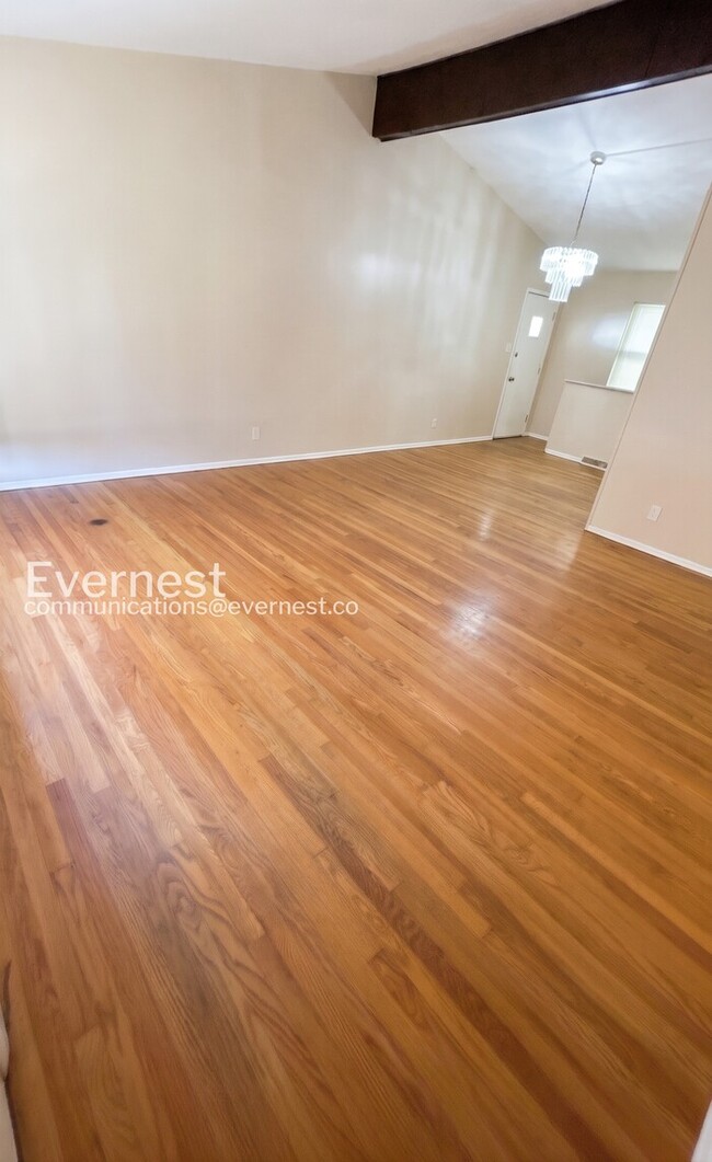 Building Photo - Charming 3-Bedroom Home with Central A/C and Carport Parking / 3 beds 1 bath / Available now!