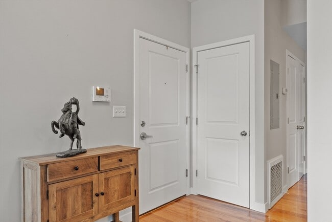 Building Photo - 99 Essex St