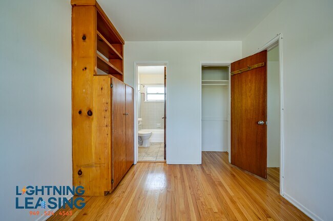 Building Photo - 6227 1/2 Craner Ave-6D