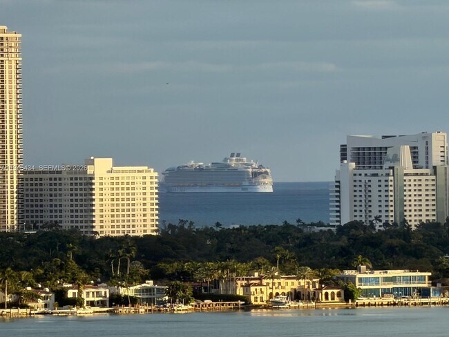 Building Photo - 7601 E Treasure Dr