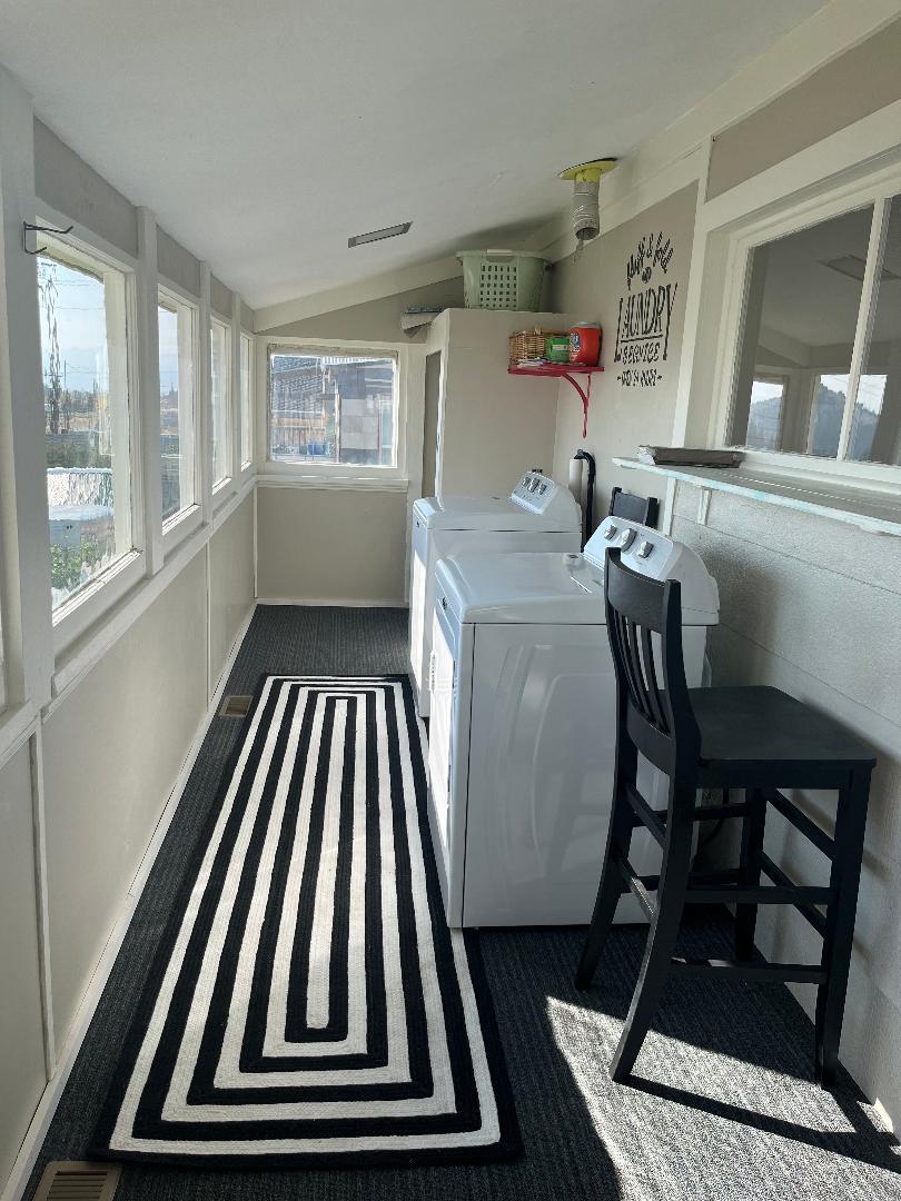 Building Photo - 406 W Daly St